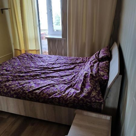 Cozy One Bedroom Apartment Kiev Exteriör bild